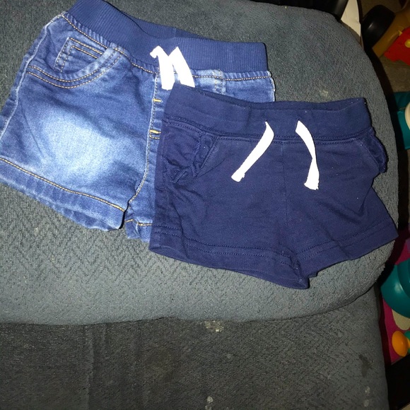Pair of baby shorts - Picture 1 of 4